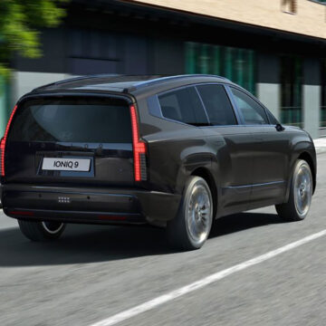 Hyundai aggiorna IONIQ 9 con il MY 2027 e debutta allestimento Calligraphy Black Ink - macitynet.it