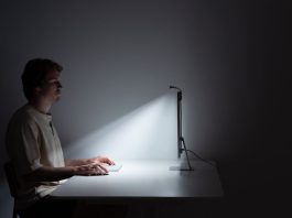 Da BenQ lampada che mancava all’iMac iScreenBar, da Benq una barra luminosa per iMac - macitynet.it