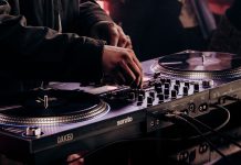 Hercules T10 è il controller DJ che suona come con un giradischi Hercules T10 è il controller DJ che suona come con un giradischi - macitynet.it