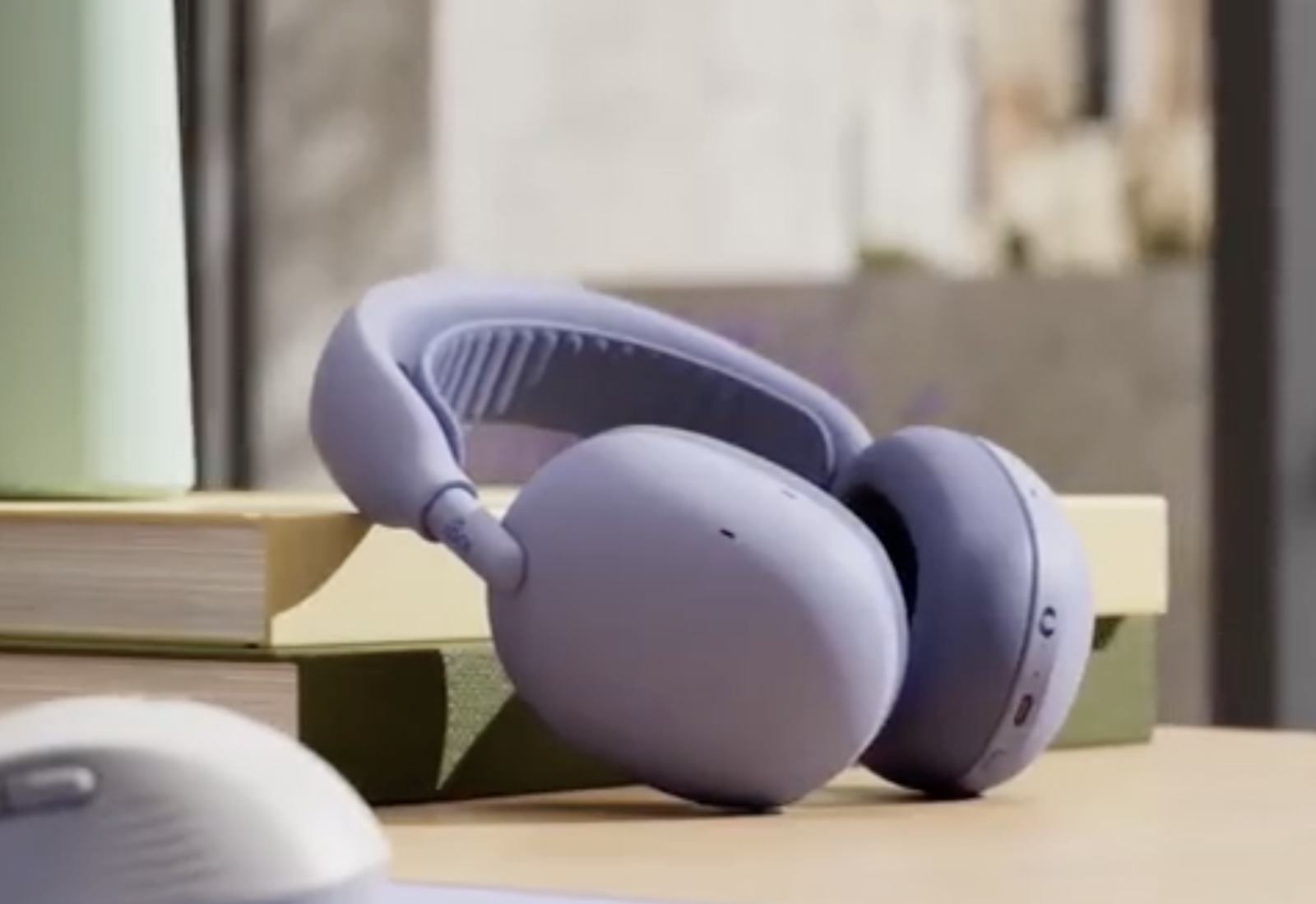 Logitech Zone Vibe Pro, le cuffie da ufficio senza microfono ad asta e pronte per viaggiare - macitynet.it Logitech Zone Vibe Pro, le cuffie da ufficio senza microfono ad asta e pronte per viaggiare - macitynet.it
