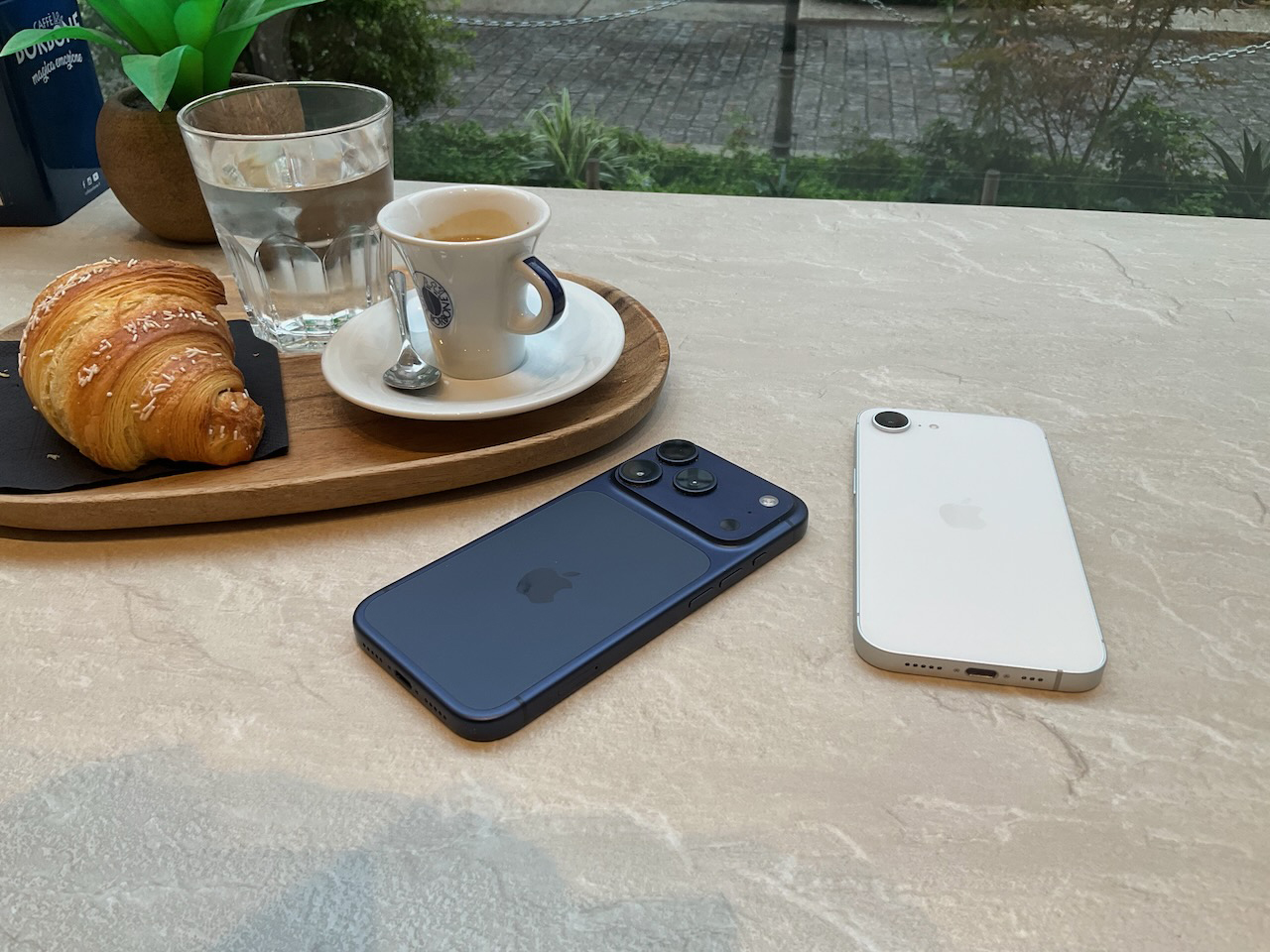 Recensione di iPhone 17e con iOS 27: prestazioni solide per l'iPhone essenziale che diventa più completo - macitynet.it Recensione di iPhone 17e con iOS 27: prestazioni solide per l'iPhone essenziale che diventa più completo - macitynet.it
