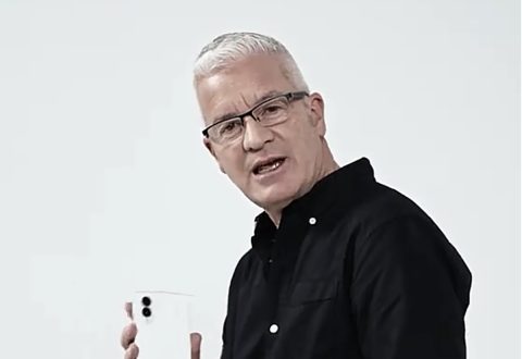 Samsung, pubblicità con un finto Tim Cook per prendere in giro iPhone Duo