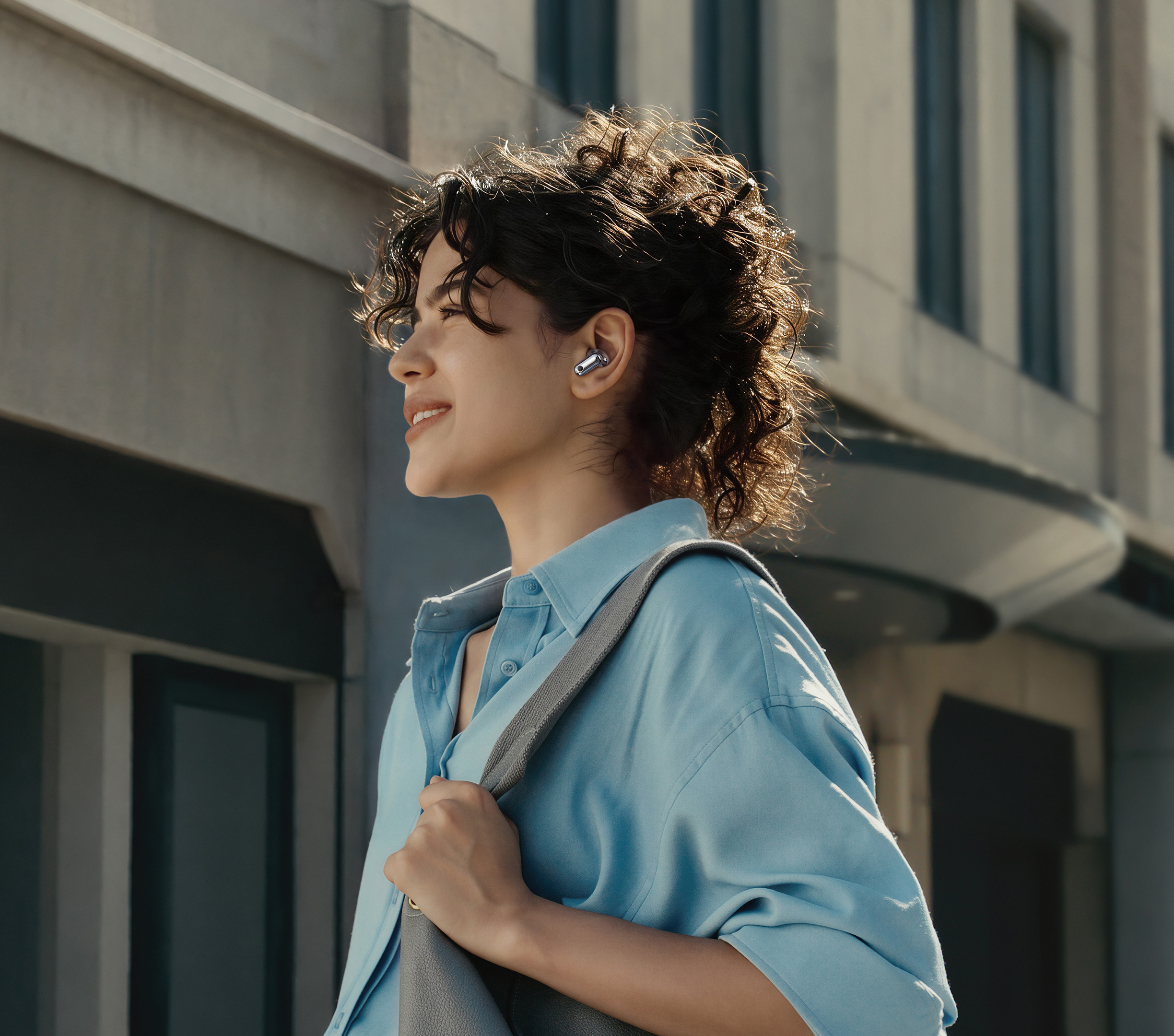 Huawei FreeBuds Neo Huawei FreeBuds Neo nella custodia di ricarica