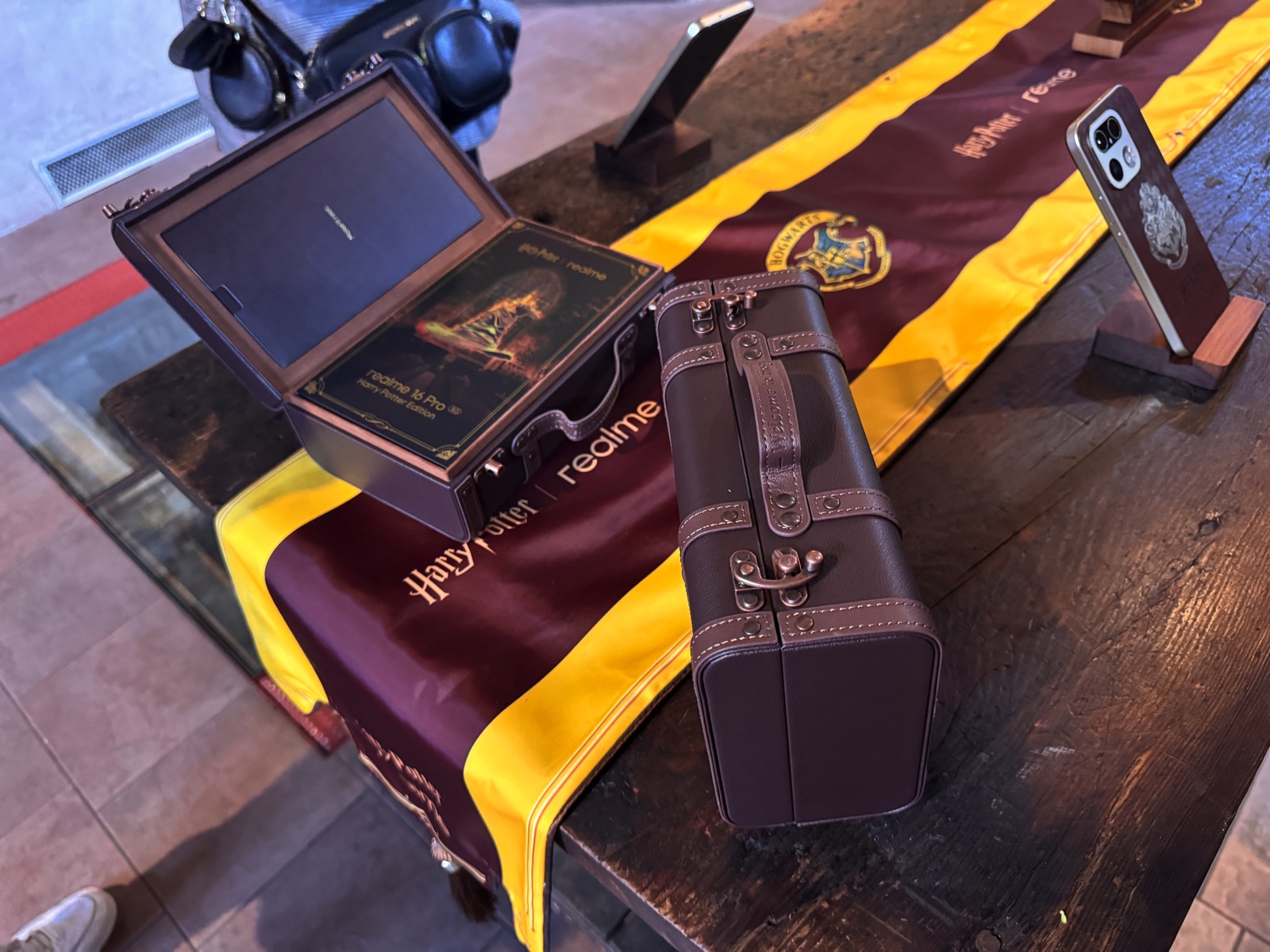 realme 16 Pro Harry Potter Edition, il telefono di Hogwarts arriva con un baule da collezione - macitynet.it realme 16 Pro Harry Potter Edition, il telefono di Hogwarts arriva con un baule da collezione - macitynet.it