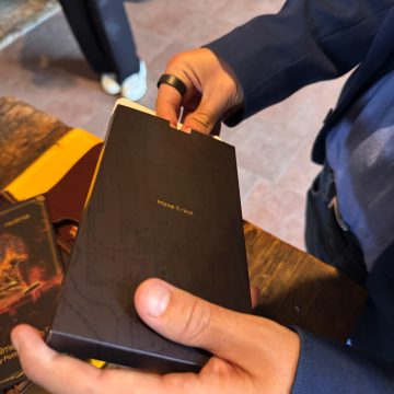 realme 16 Pro Harry Potter Edition, il telefono di Hogwarts arriva con un baule da collezione - macitynet.it