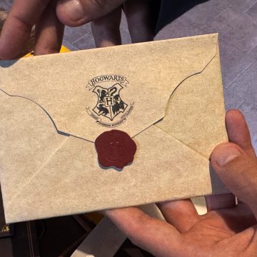 realme 16 Pro Harry Potter Edition, il telefono di Hogwarts arriva con un baule da collezione - macitynet.it