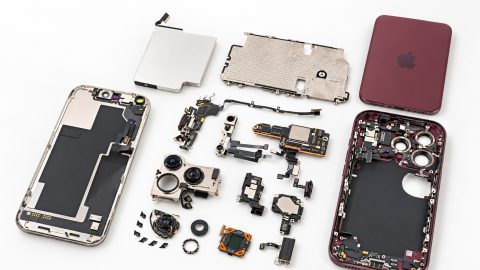 iPhone 18 Pro aperto da iFixit: dentro è geniale, ripararlo resta un incubo