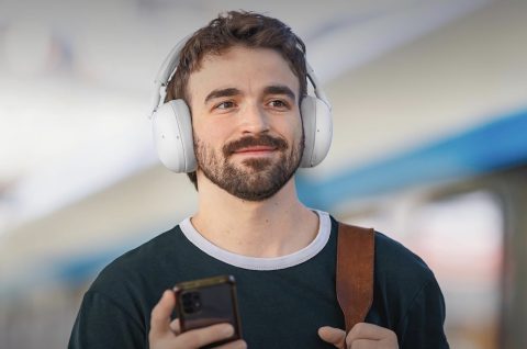 Logitech Zone Vibe Pro, le cuffie da ufficio senza microfono ad asta e pronte per viaggiare