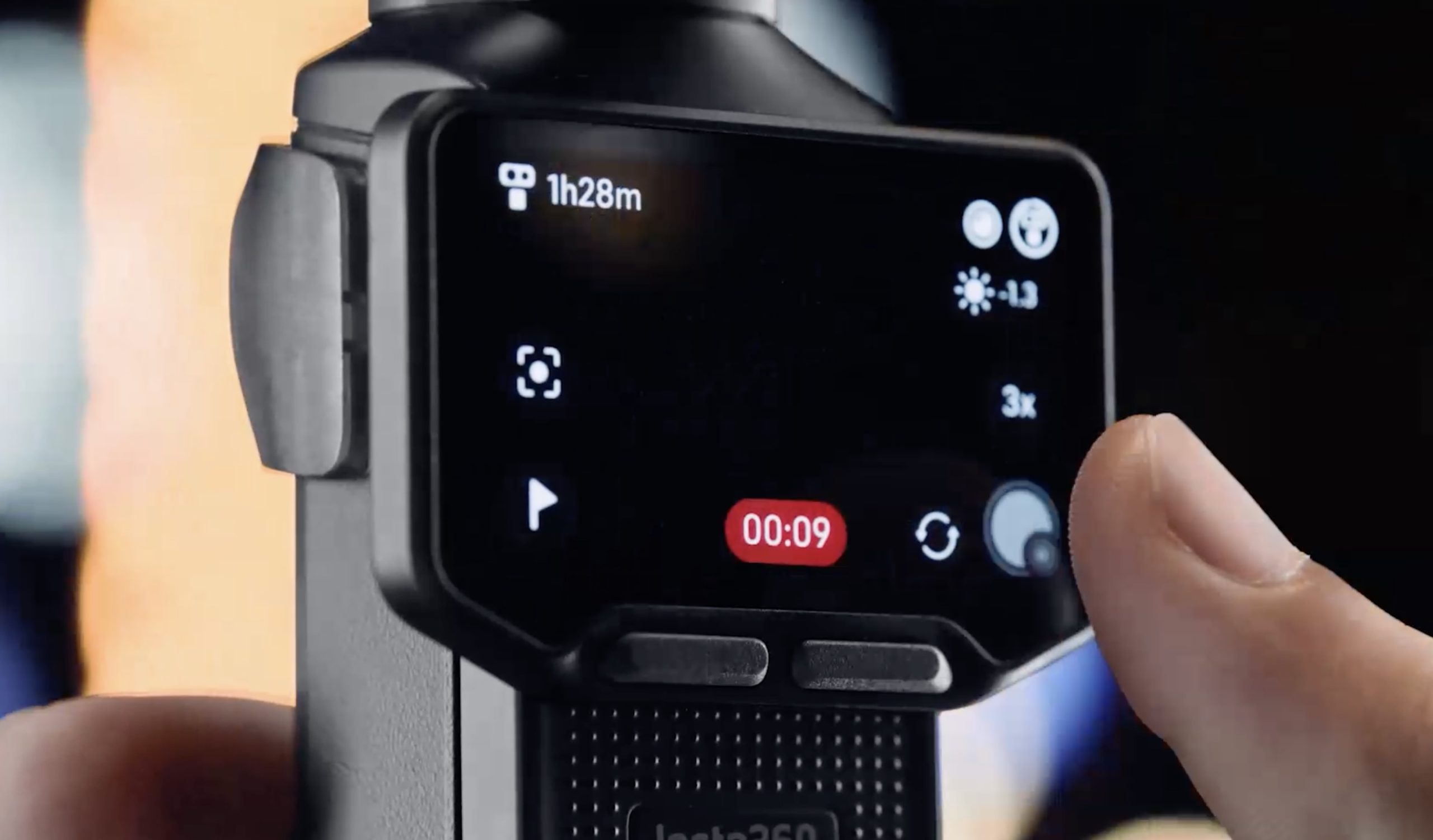 Insta360 Luna Ultra, lo zoom sale a 15× e arriva il video verticale 4K - macitynet.it Insta360 Luna Ultra, lo zoom sale a 15× e arriva il video verticale 4K - macitynet.it