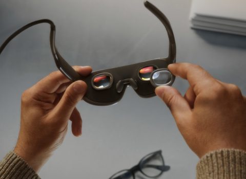 Meta cambia gli occhiali: Audio senza fotocamera, Display in Italia e VR da 100 grammi