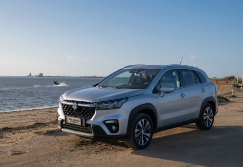 Suzuki Across 2026, quasi 130 km in elettrico e 309 CV: il nuovo SUV plug-in debutta a Torino