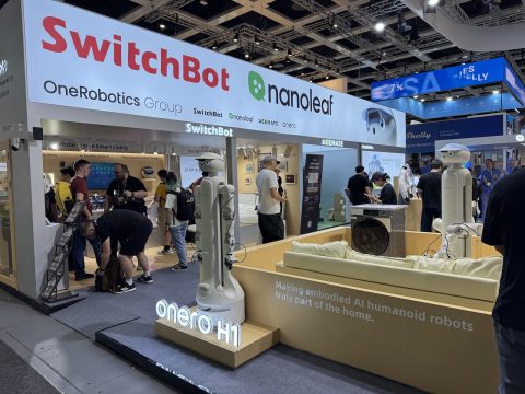 SwitchBot e Nanoleaf ora sono insieme: perché luci, sensori e robot possono diventare un unico ecosistema
