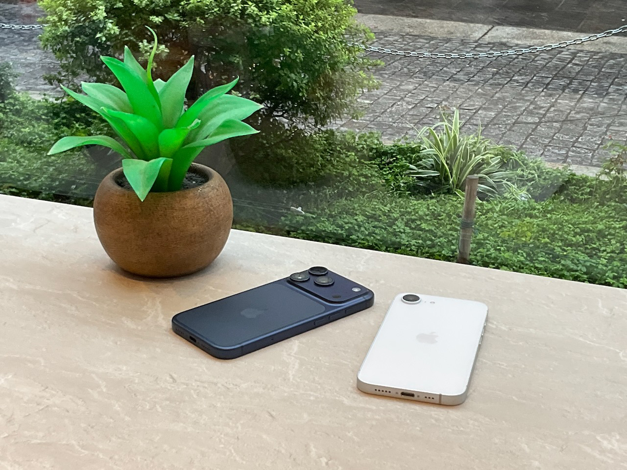 Recensione di iPhone 17 Pro con iOS 27: cosa cambia davvero nell'uso quotidiano - macitynet.it Recensione di iPhone 17 Pro con iOS 27: cosa cambia davvero nell'uso quotidiano - macitynet.it