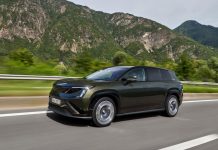 Skoda Peaq arriva in Italia: l’elettrica da sette posti e 601 km di autonomia Skoda Peaq: la nuova ammiraglia a 7 posti con tanto spazio interno e super-bagagliaio - macitynet.it
