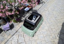 FIAT Topolino Dolcevita, il tetto apribile cambia il piccolo quadriciclo elettrico Fiat Topolino, ora in variante Dolcevita con tetto apribile in tela - macitynet.it