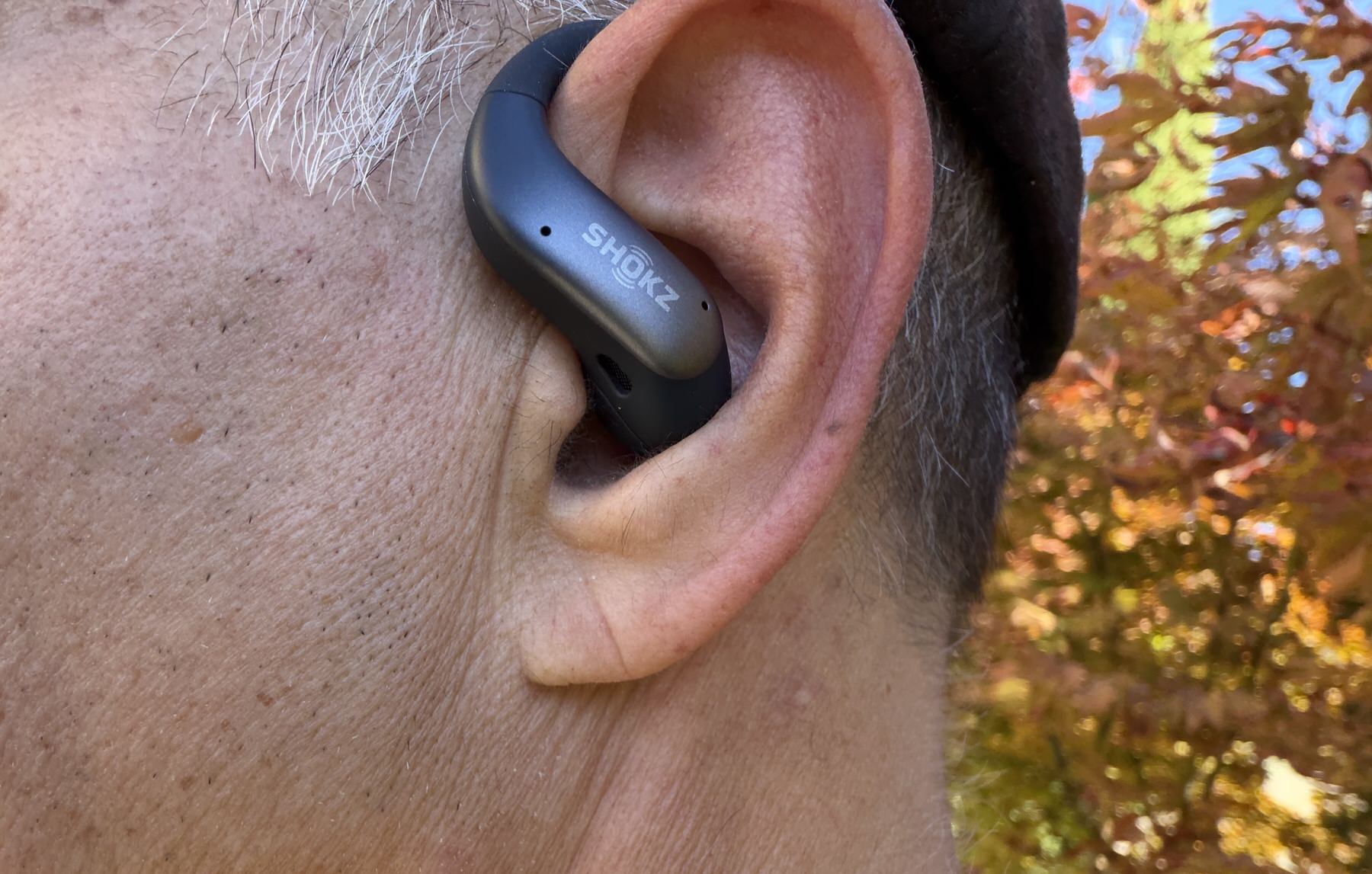 Shokz OpenFit Air 2, la prova: gli auricolari per lo sport che ti dimentichi di indossare - macitynet.it Shokz OpenFit Air 2, la prova: gli auricolari per lo sport che ti dimentichi di indossare - macitynet.it