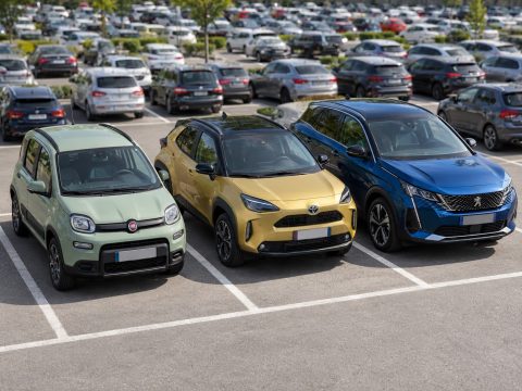 Mercato auto Italia settembre 2026: ibride oltre il 50%, diesel sotto il 5%