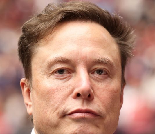 Elon Musk vuole offrire un’azione SpaceX a ogni bambino statunitense Elon Musk vuole offrire un’azione SpaceX a ogni bambino statunitense - macitynet.it