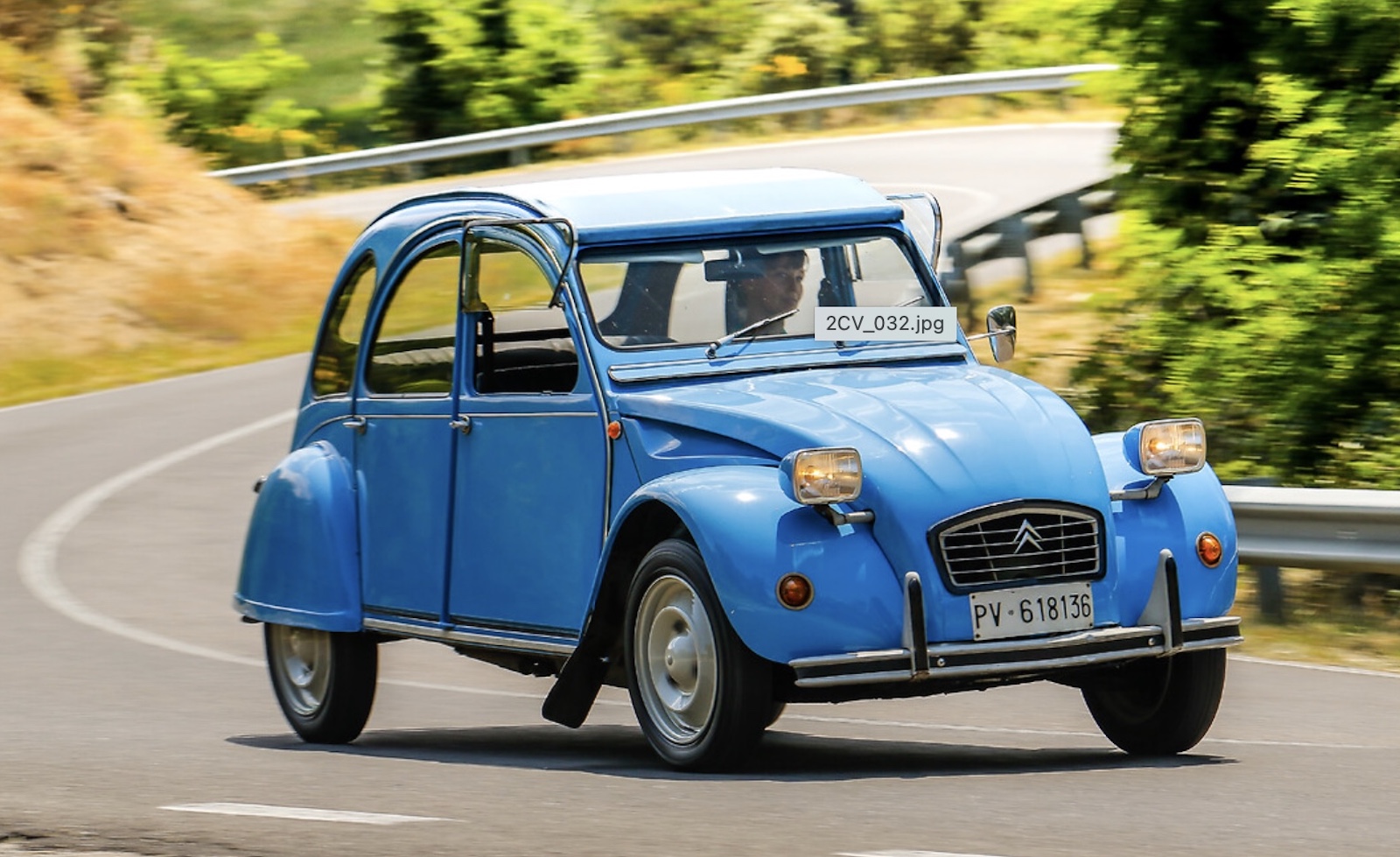 Citroën 2 CV elettrica, le foto di esterni e interni: l'obiettivo è 15.000 euro - macitynet.it Citroën 2 CV elettrica, le foto di esterni e interni: l'obiettivo è 15.000 euro - macitynet.it