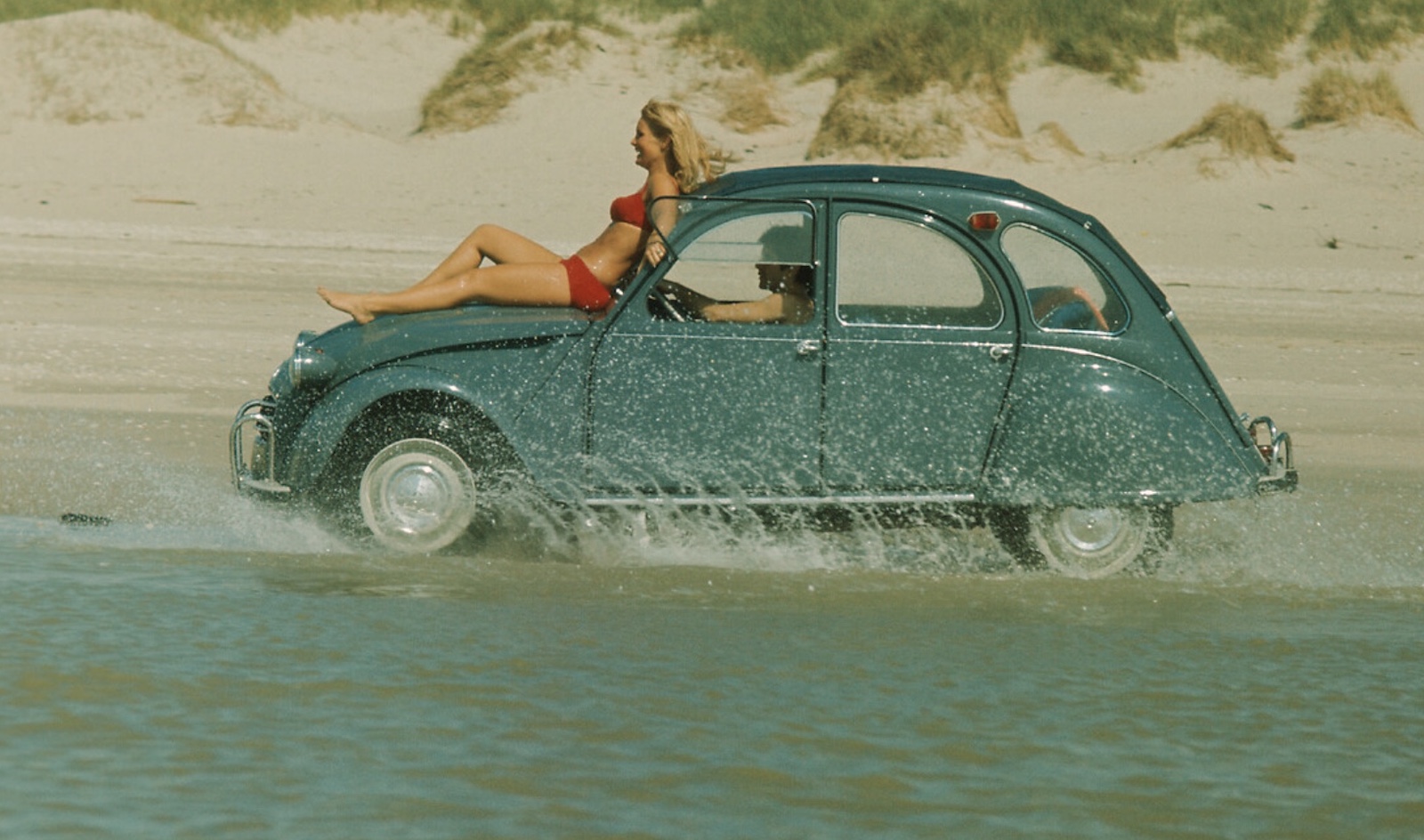 Citroën 2 CV elettrica, le foto di esterni e interni: l'obiettivo è 15.000 euro - macitynet.it Citroën 2 CV elettrica, le foto di esterni e interni: l'obiettivo è 15.000 euro - macitynet.it