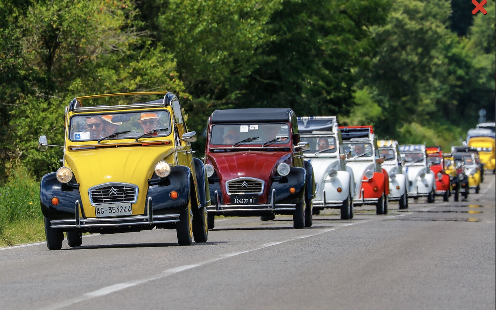 Citroën 2 CV elettrica, le foto di esterni e interni: l'obiettivo è 15.000 euro - macitynet.it Citroën 2 CV elettrica, le foto di esterni e interni: l'obiettivo è 15.000 euro - macitynet.it