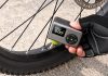 La pompa elettrica per bici che ti sta in tasca costa solo 53 euro mini compressore