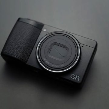 Trent'anni di Ricoh GR, l'amica geniale della street - macitynet.it