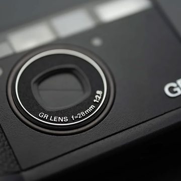 Trent'anni di Ricoh GR, l'amica geniale della street - macitynet.it