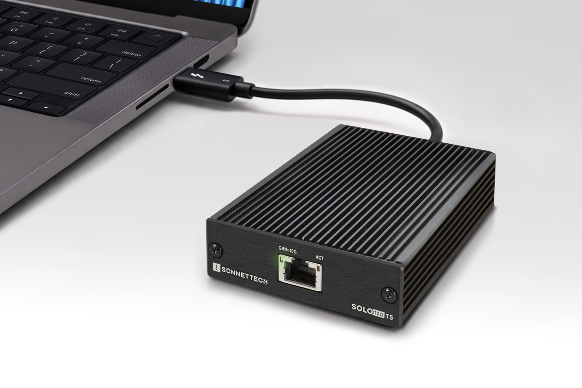 Sonnet Solo10G T5 porta la rete 10 GbE sui Mac Thunderbolt 5 e PC USB4 senza alimentatore - macitynet.it Sonnet Solo10G T5 porta la rete 10 GbE sui Mac Thunderbolt 5 e PC USB4 senza alimentatore - macitynet.it