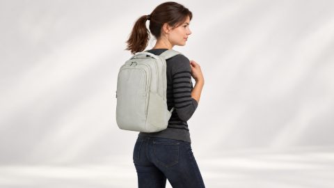 Elegante per l’ufficio, pratico per viaggiare: lo zaino Samsonite costa 61 euro