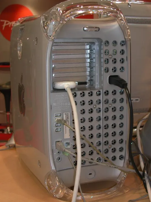 Expo Parigi 2002: Apple, le macchine e gli umani