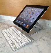 Stand in Alluminio ripiegabile per iPad e MacBook Air di Anycast Solutions: la recensione