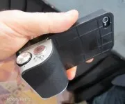 Visto@CES 2013: Snappgrip è l’impugnatura che trasforma iPhone in una digicamera punta e scatta