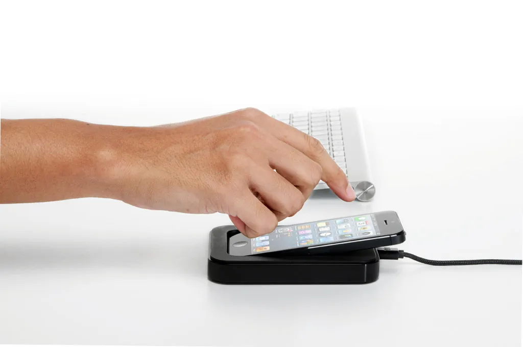 Bluelounge Saidoka, il dock iPhone che reinterpreta il dock