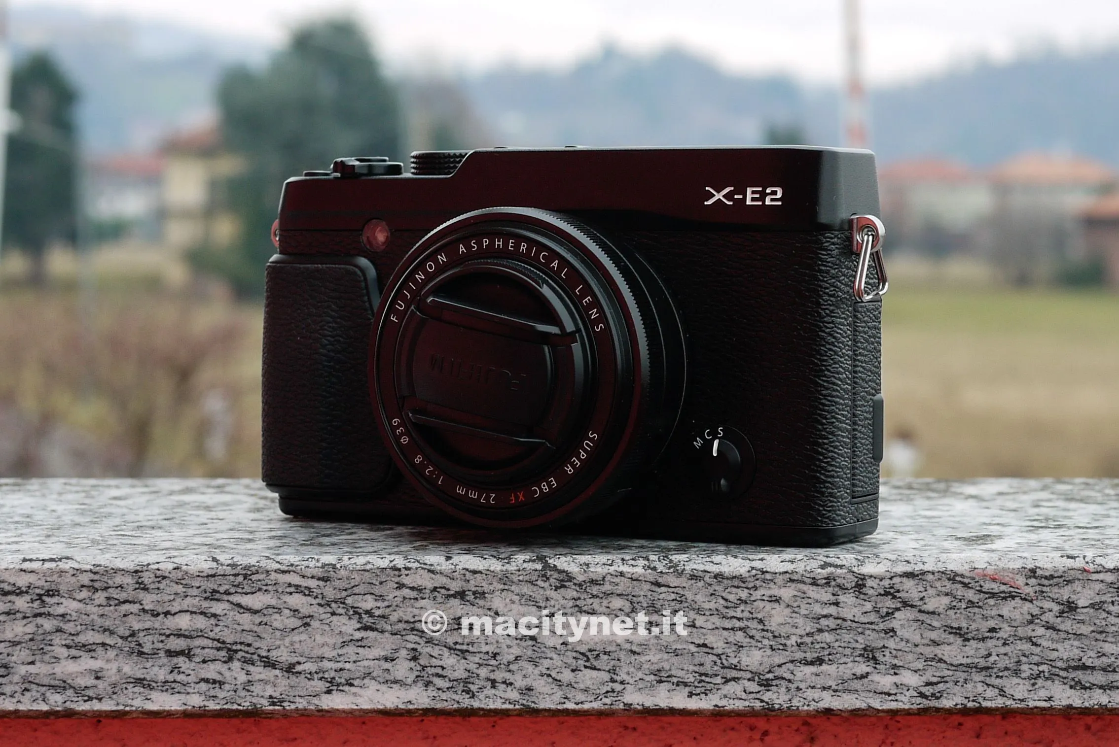 Un'altra immagine con il pancake da 27mm; la fotocamera è molto meno ingombrante