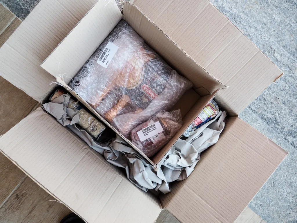 apertura pacco interno amazon con alimenti-6