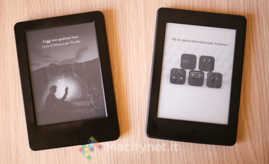 Kindle a sinistra, Paperwhite a destra