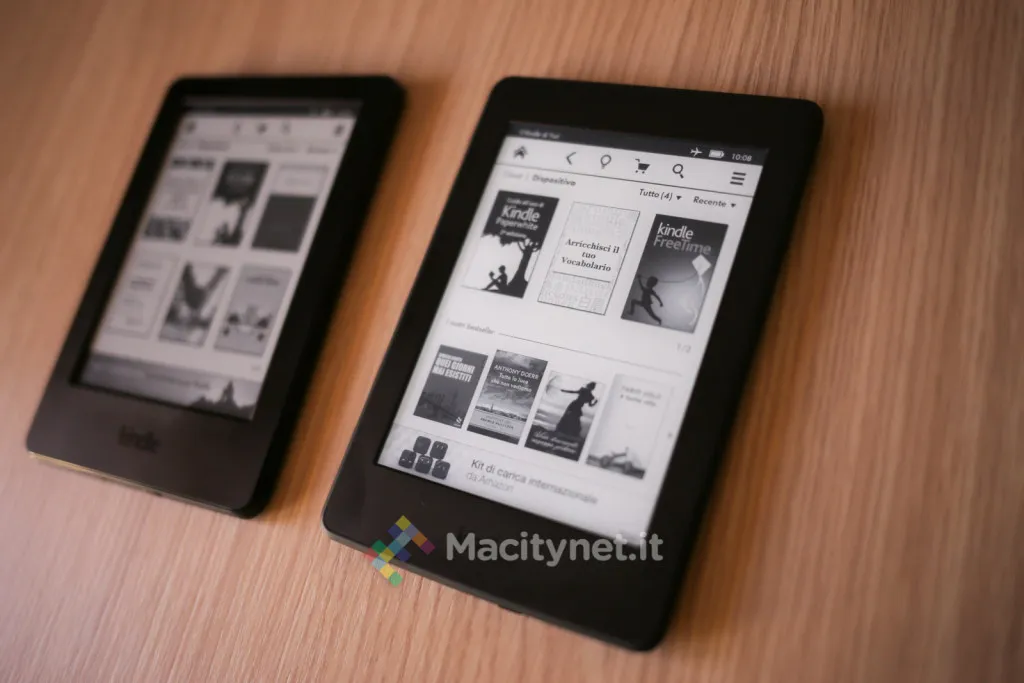 Kindle a sinistra, Paperwhite a destra