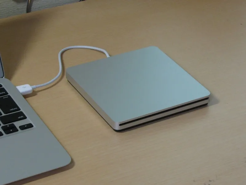 Apple_USB_SuperDrive_24745300_1387192990_9675