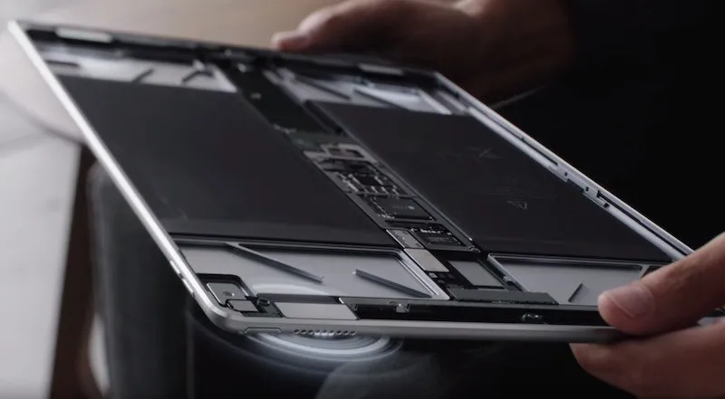La batteria e l'interno di iPad Pro