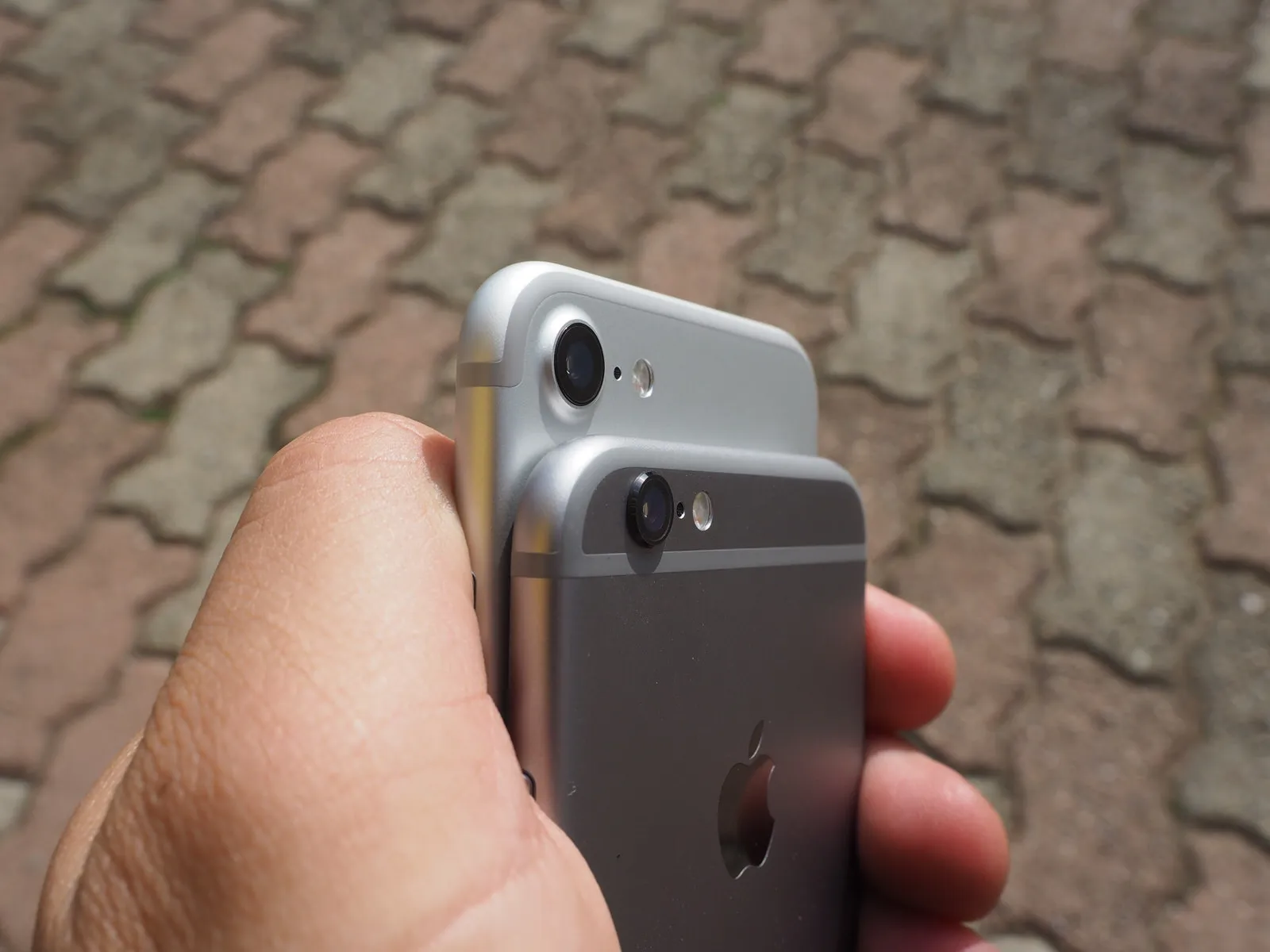 Apple ha ridisegnato la fotocamera; ora è più grande e meglio integrata nella struttura del telefono