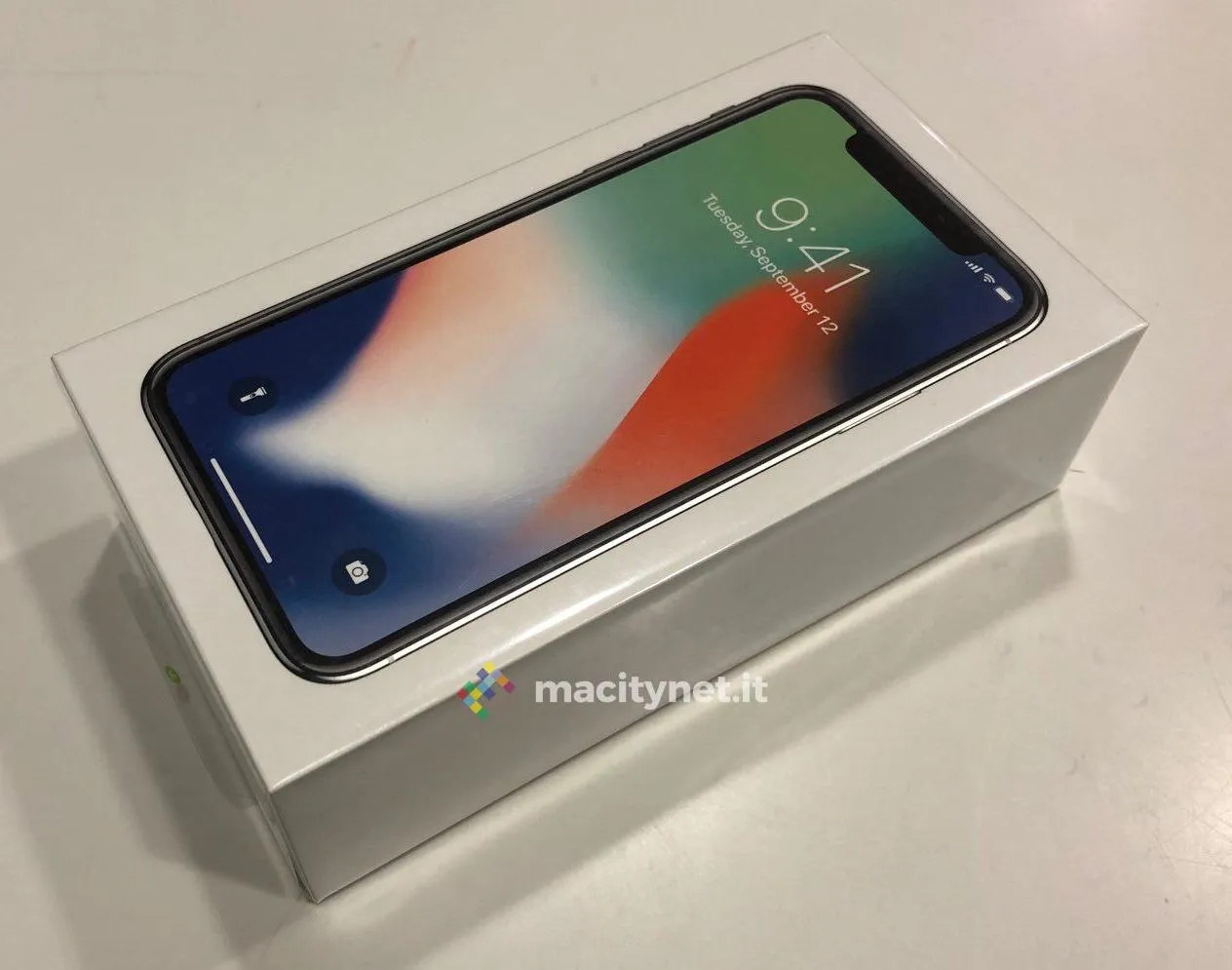 Unboxing iPhone X macity 1