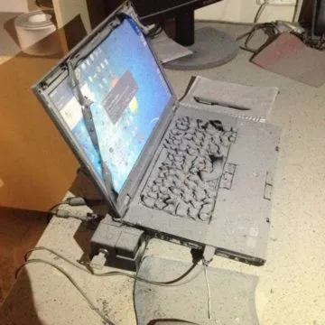 maltrattare un Thinkpad per verificarne la resistenza