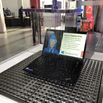 maltrattare un Thinkpad per verificarne la resistenza