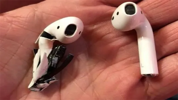 Gli Airpods bruciacchiati