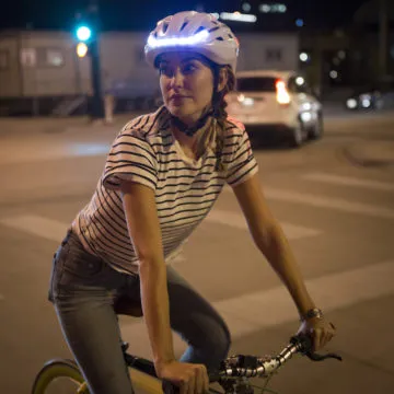 Il casco da bici Lumos si controlla con iPhone e Apple Watch