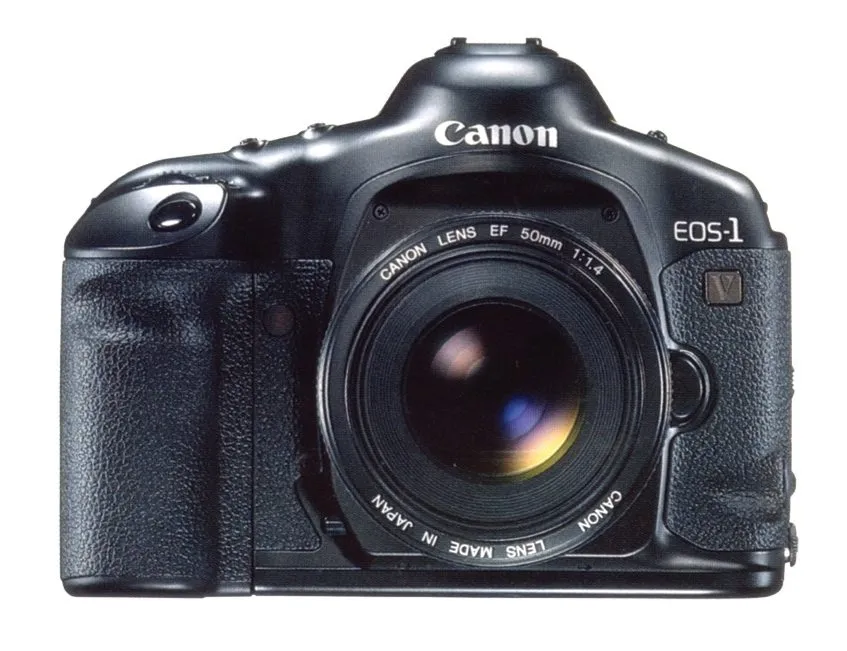 Dopo 80 anni anche Canon abbandona la pellicola e interrompe le vendite dell’ultima SLR Dopo 80 anni anche Canon abbandona la pellicola e interrompe le vendite dell’ultima SLR