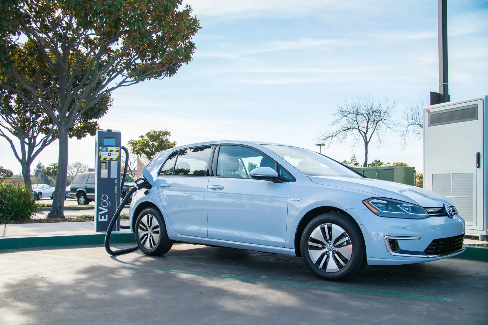 Il Gruppo Volkswagen vuole le batterie allo stato solido di QuantumScape La e-Golf è una vettura elettrica con un’autonomia di 300 km. Sfruttando le batterie di QuantumScape l'autonomia potrebbe arrivare a circa 750 km.