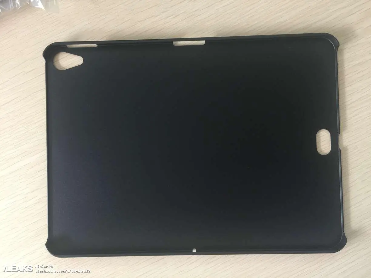 Nuovo iPad Pro con Face ID, nella presunta cover c’è un foro misterioso
