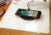 Un iPhone 7 modificato per integrare la ricarica wireless